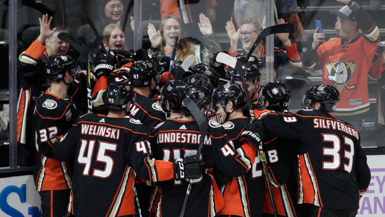Ducks end losing streak, beat Blue Jackets 3-2 in overtime